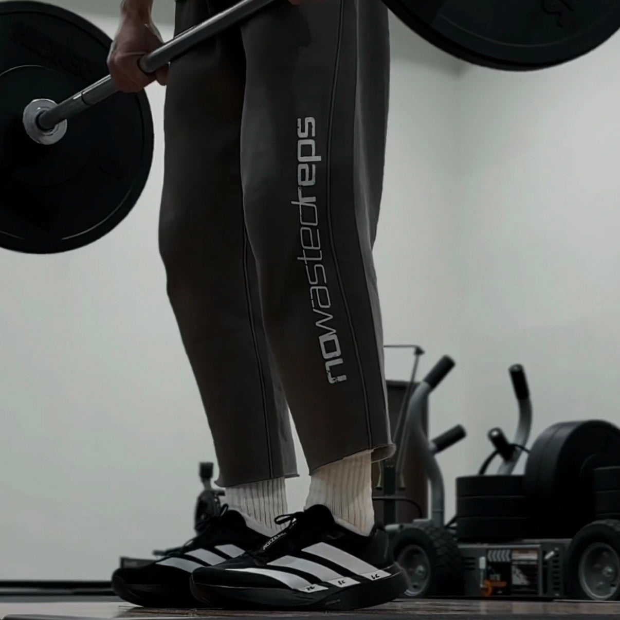 Cropped sweatpants [faded grey]