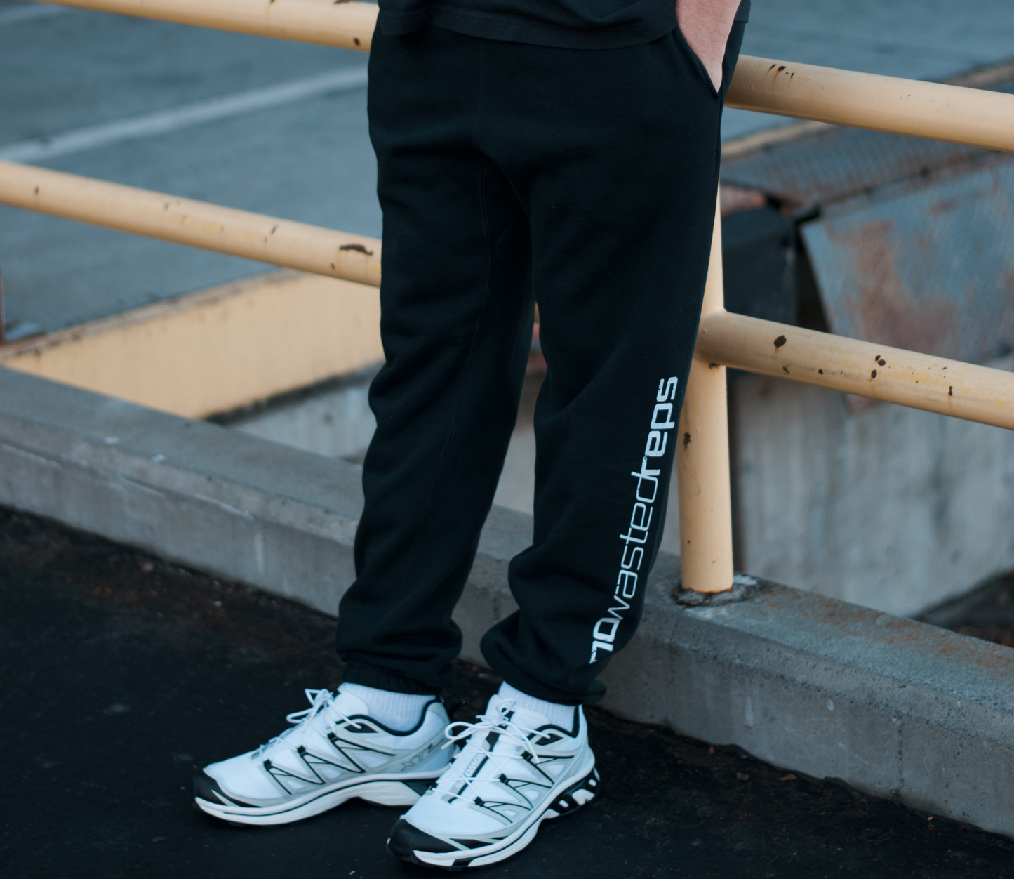 Varsity sweatpants [black]